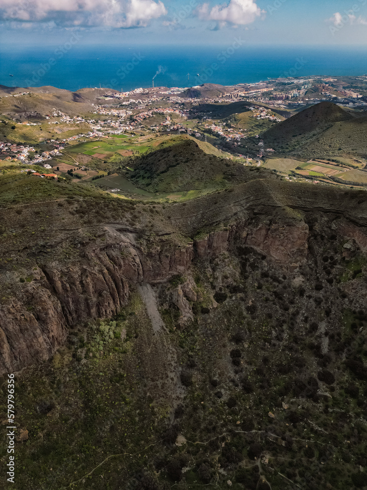 Φωτογραφία View of edge of Caldera de Bandama crater and surrounding area in Gran Canaria,
