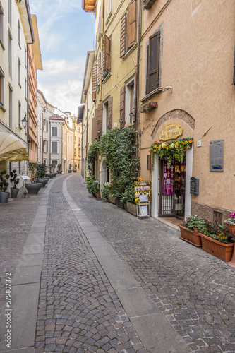 Fototapeta Naklejka Na Ścianę i Meble -  Beautiful street in the historic center of Salò