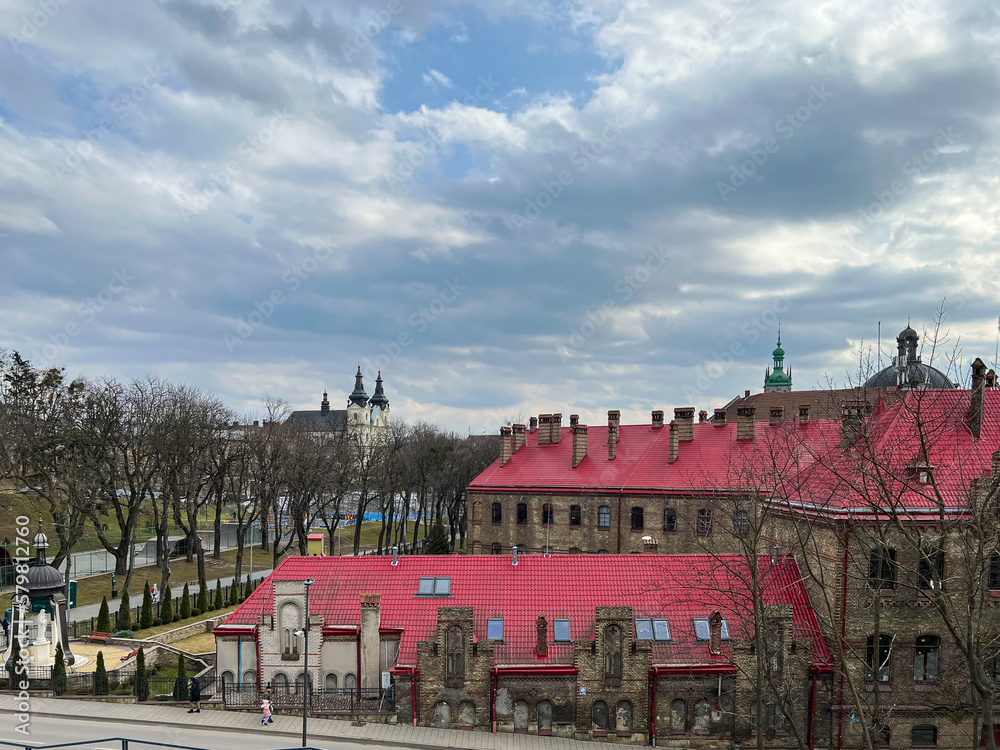 Obraz premium Old city Lviv architecture in the summer season. 