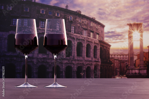 Foto Glass of two red wine with view of sunset over Rome Colosseum in Rome, Italy