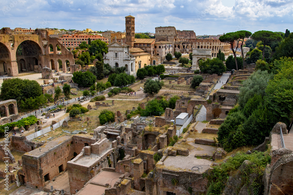 Skyline view of the Roman Forum and Colosseum in the background