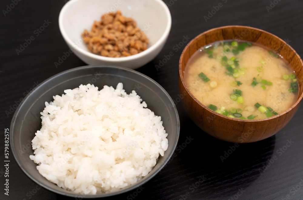 朝食に食べる納豆ごはん