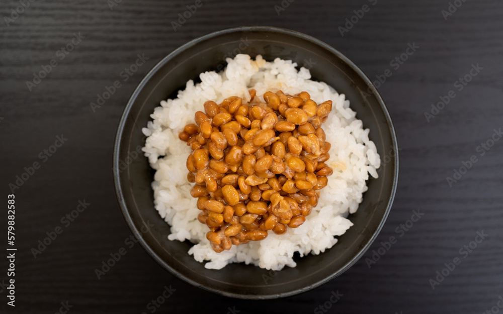 朝食に食べる納豆ごはん