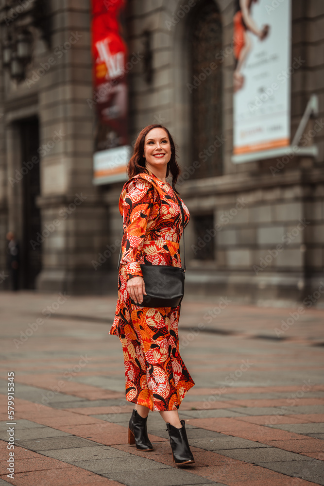 Fototapeta premium beautiful woman in a city 