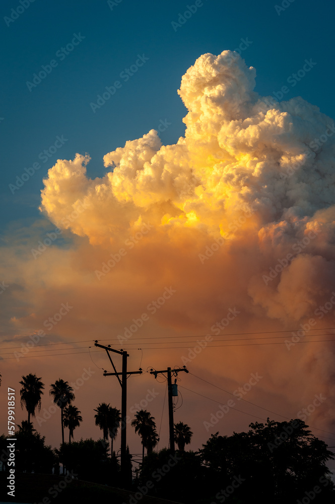 Big cloud of smoke from brush fire in Souther California