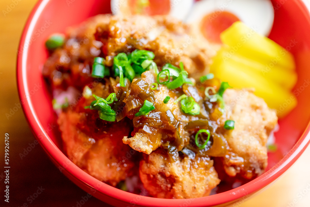 鶏の唐揚げ丼 鶏の唐揚げ丼