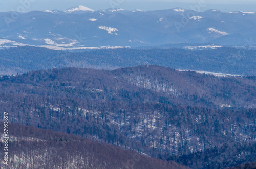 Fototapeta Naklejka Na Ścianę i Meble -  Bieszczady w zimie z połoniny Wetlińskiej 