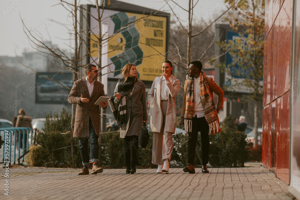 Obraz premium Walking and talking