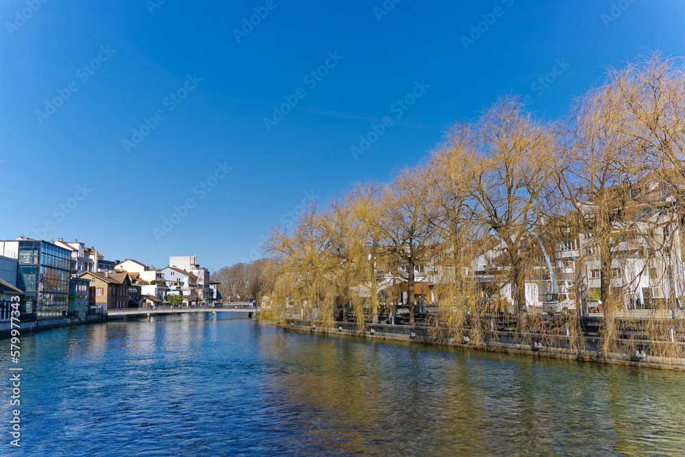 Scenic view of Aare River with autumn colored trees at Swiss City of Thun. Photo taken February 21st, 2023, Thun, Switzerland.