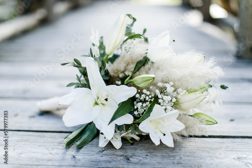 Brautstrauß Lilien in weiß und grün