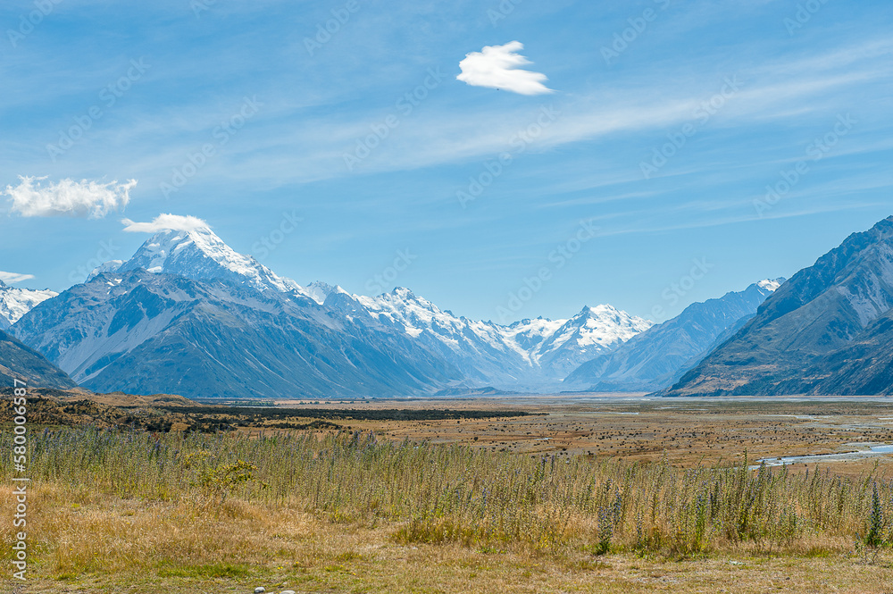 Fototapeta premium Aoraki / Mount Cook National Park and MacKenzie Country, South Island, New Zealand
