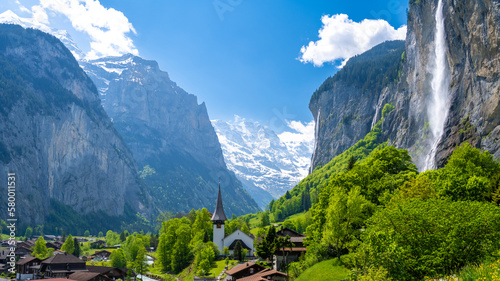 Obraz na płótnie amazing alpine valley in Lauterbrunnen village in Switzerland w salonie