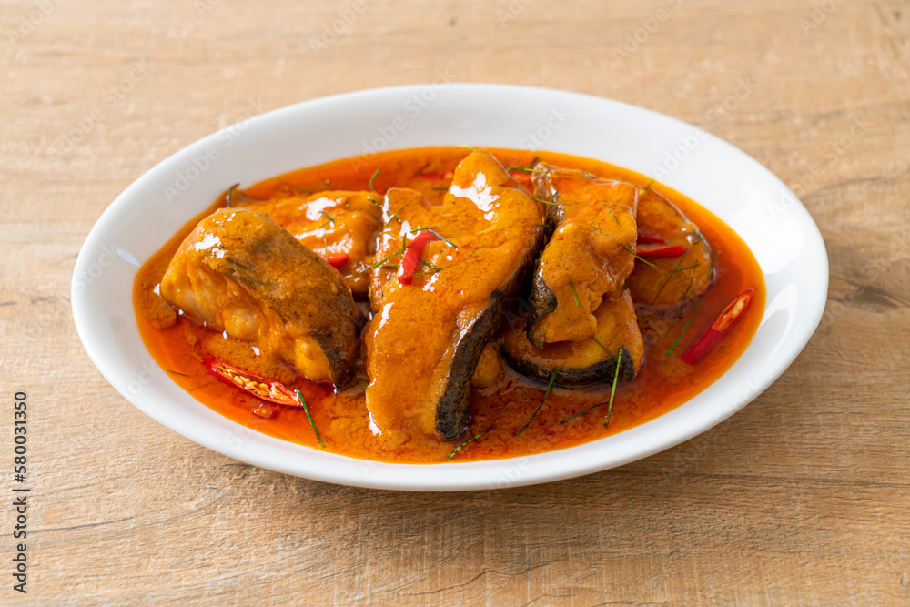 Redtail Catfish Fish in Dried Red Curry Sauce that called Choo Chee Redtail Catfish Fish in Dried Red Curry Sauce that called Choo Chee