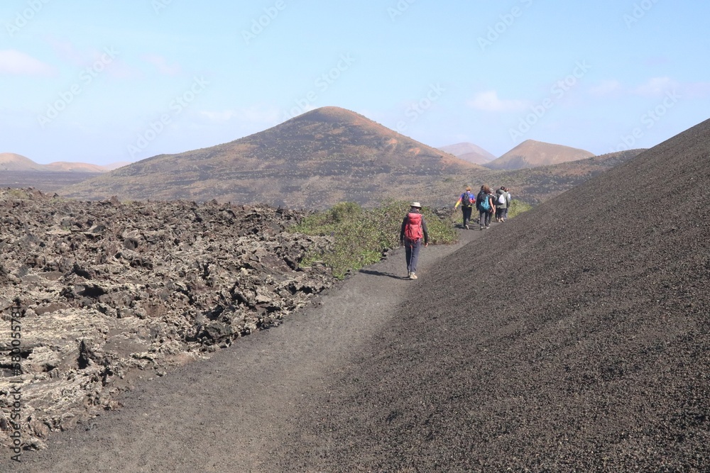 Obraz premium Randonnée dans le parc de Timanfaya aux Canaries