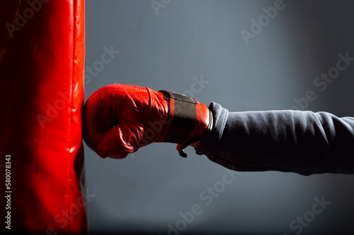 A red glove and a red punching bag © Vesna