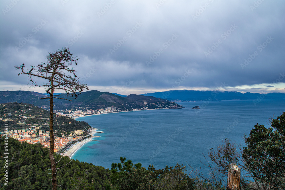 Da Varigotti a Noli: un percorso tra le due perle del ponente ligure Da Varigotti a Noli: un percorso tra le due perle del ponente ligure