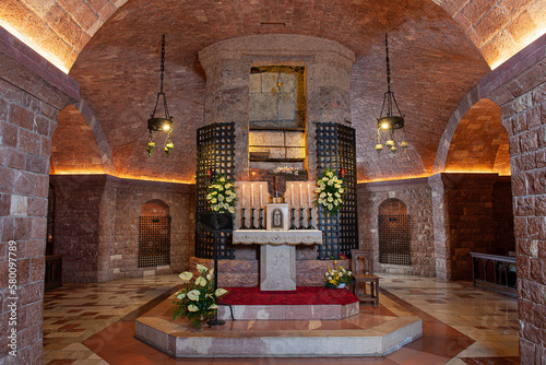 Crypt with the tomb of Saint Francis in the Basilica 