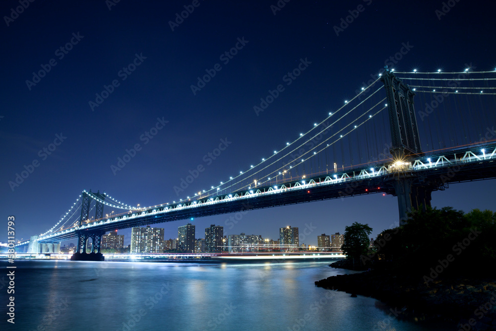 The Manhattan Bridge is a suspension bridge that crosses the East River in New York City, connecting Lower Manhattan with Brooklyn.

