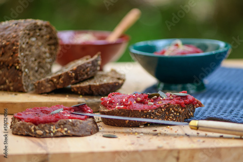 Tartinade de betterave, mise en scène culinaire