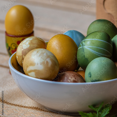 Oeufs décorés et teintés pour la Pâques orthodoxe