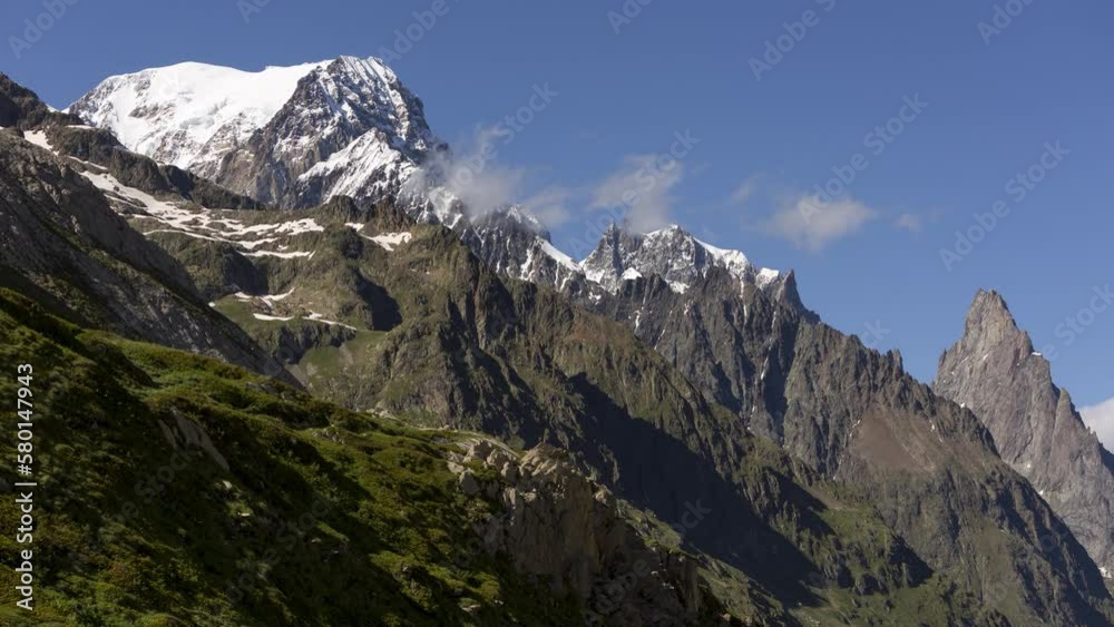 Timelapse of the summit of Mont Blanc, France
Timelapse of the summit of Mont Blanc, France