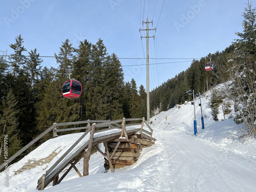 Rothornbahn 1 (Canols-Scharmoin) 8pers. Gondola lift (monocable circulating ropeway) or 8er Gondelbahn (Ein-Seil-Umlaufbahn) in the Swiss winter resort of Lenzerheide - Canton of Grisons, Switzerland photo