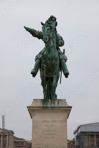 Statue in Paris