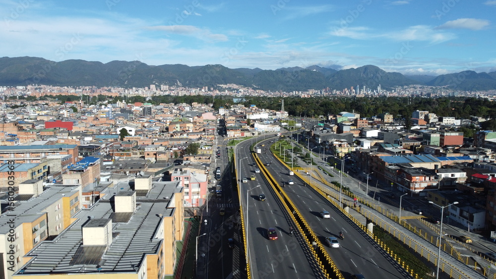 Fototapeta premium roads with traffic, vehicles with buildings