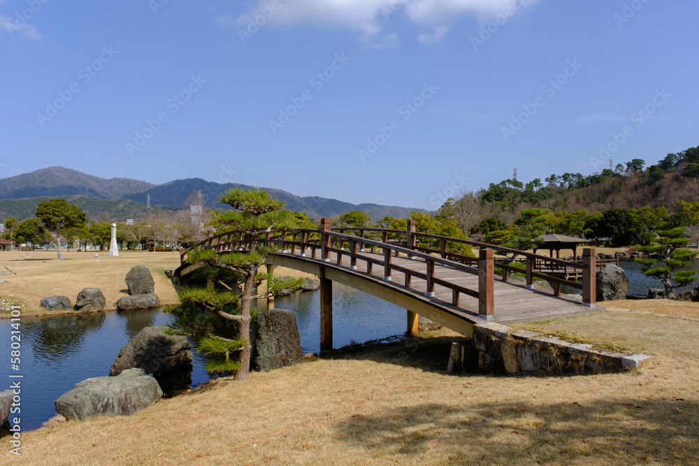 Fototapeta premium 福井県敦賀市総合運動公園の池