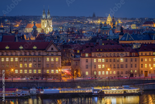 Obraz na płótnie Panoramic view over the cityscape of Prague at dramatic dusk, Czech Republic w salonie
