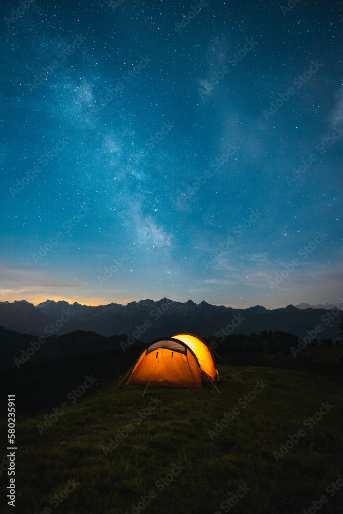 Milky Way Dreams: Das leuchtende Zelt unter den Sternen