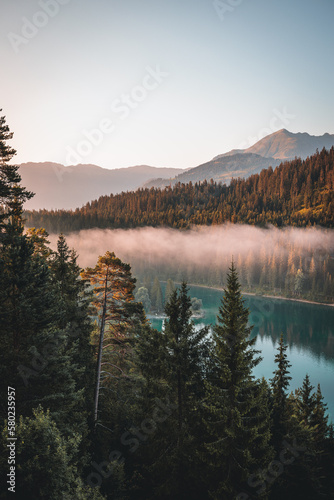 Sonnenaufgang am Caumasee in der Schweiz vertikal photo