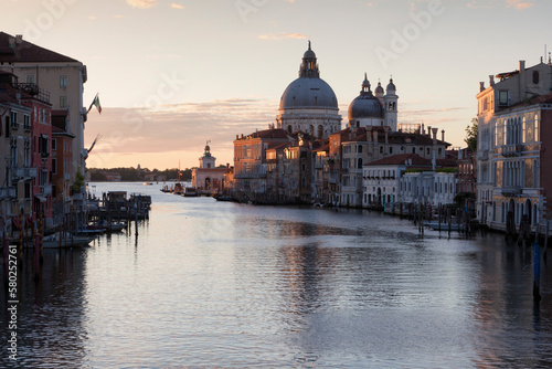 Venezia. Canal Grande con La Salute e la Dogana al tramonto