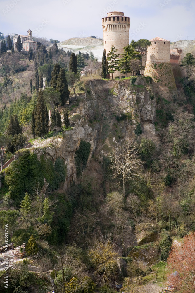 Brisighella, Ravenna. Rocca Manfrediana sullo spalto roccioso, in collina sopra la cittadina.