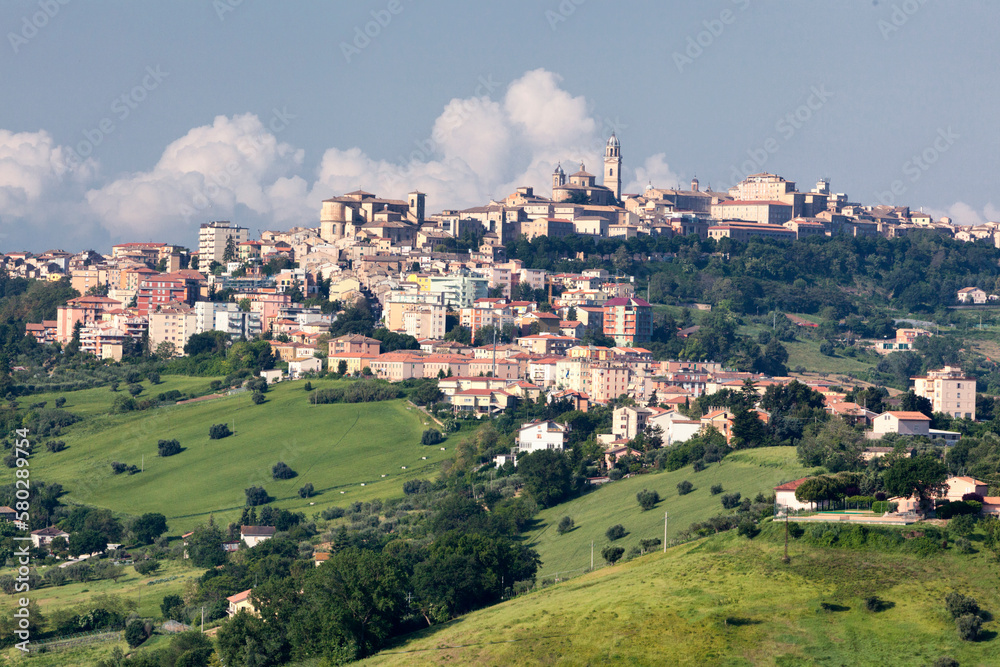 Fototapeta premium Macerata. Veduta della Città nel contesto rurale