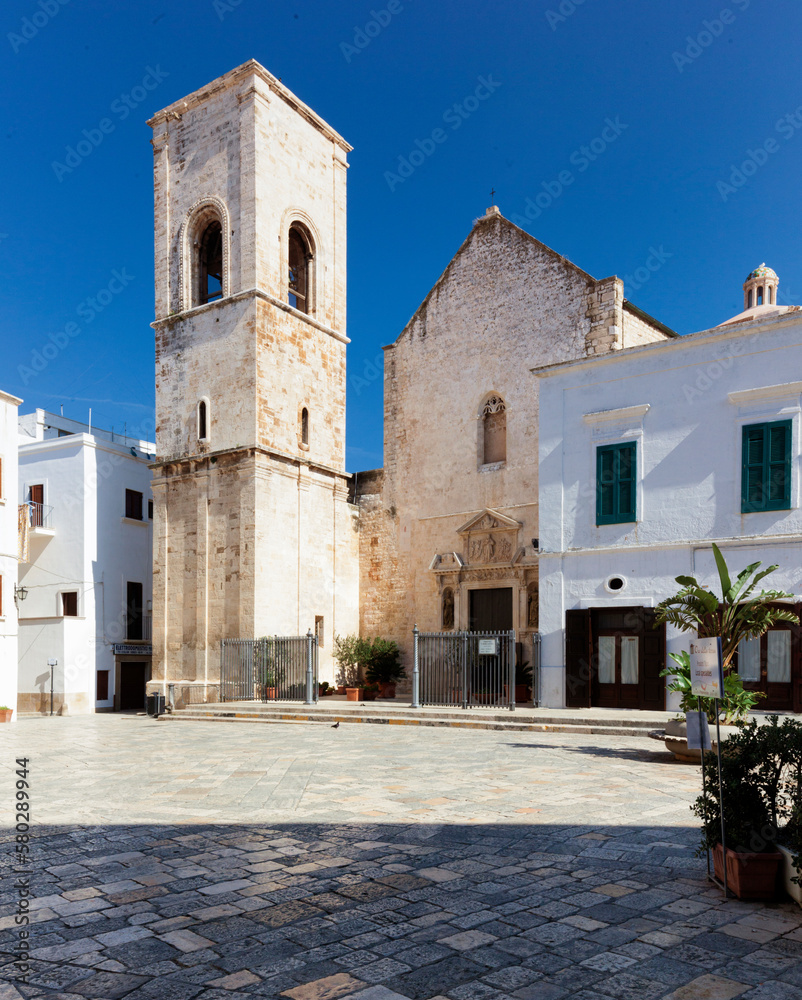 Bari, Santa Maria Assunta: la Chiesa matrice di Polignano a Mare.
