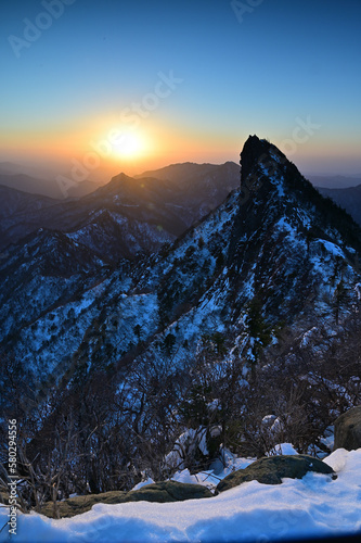 四国愛媛県西条市にある日本百名山「石鎚山冬景色」