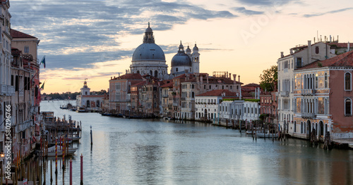 Venezia.Canal Grande verso la basilica di Santa Maria della Salute  © Guido