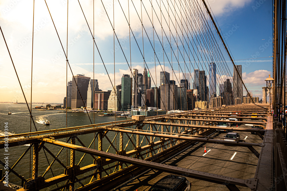Obraz premium Manhattan island viewed from brooklyn bridge 