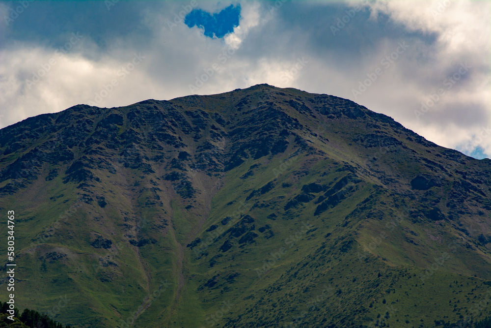 Obraz premium clouds over the mountains