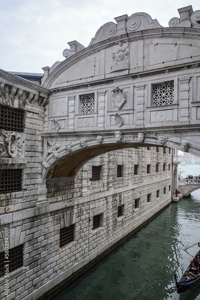 Naklejka premium Venice, Italy - 15 Nov, 2022: The Bridge of Sighs from inside the Doges Palace, Palazzo Ducale