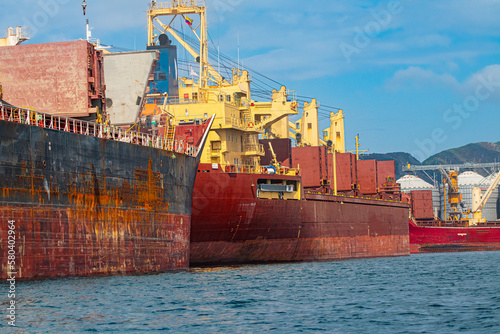 Photos cargo ships in port