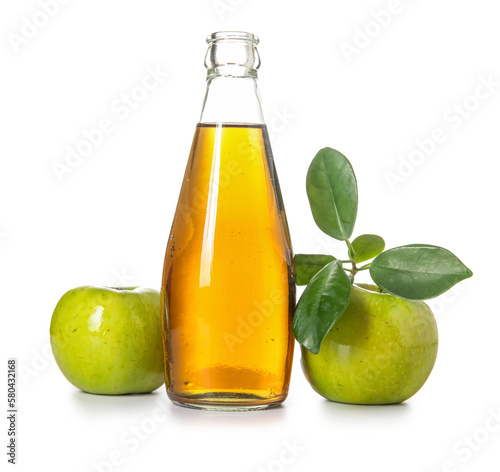 Foto Glass bottle of fresh apple cider vinegar and fruits isolated on white backgroun