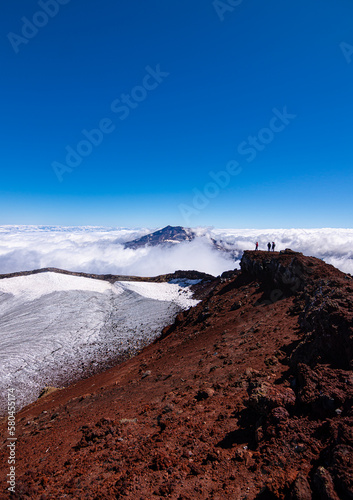 Vista panoramica del volcán Tolhuaca y montañistas entre las Nubes desde la cumbre del volcán Lonquimay, region de la Araucanía, Chile photo