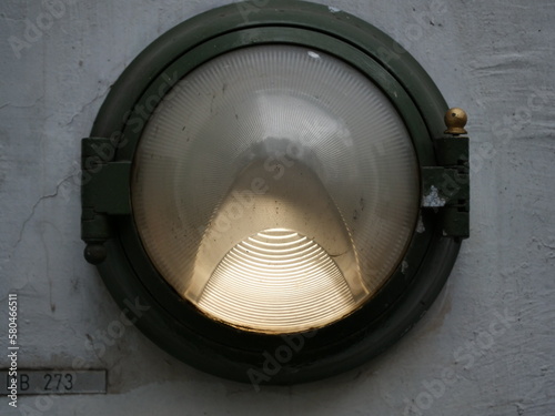 paris metro lighting
