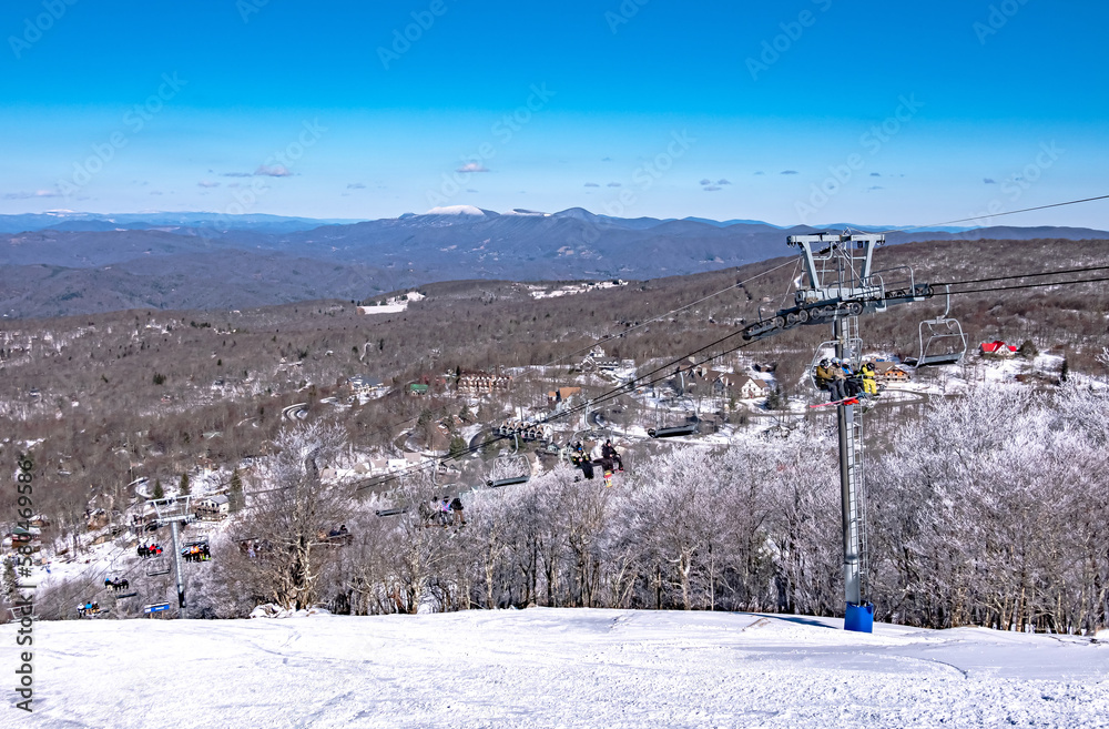 Fototapeta premium winter and snow scenery near beech mountain north carolina