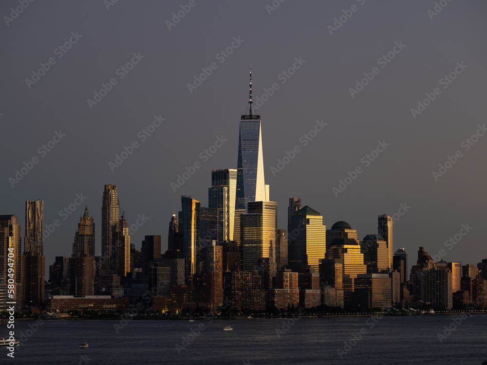 Fototapeta premium NYC Skyline at dusk