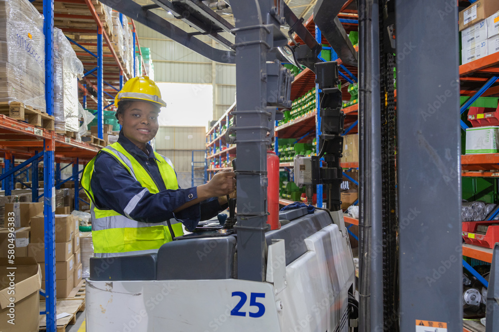 Store clerks inspect products, warehouses, industrial and logistics supply chains. Store clerks inspect products, warehouses, industrial and logistics supply chains.