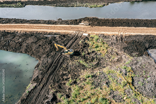 Εκτύπωση καμβά large yellow backhoe digs a reclamation ditch