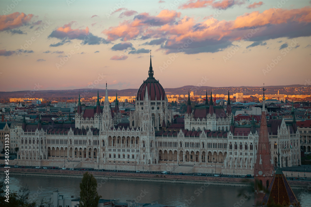 Obraz premium Budapest parliament in magic sunset, and the Danube river, Hungary
